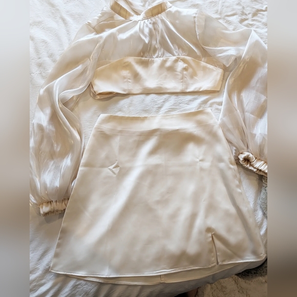 Glamorous Slide split champagne mini skirt and Glamorous Sheer Champagne top. - Picture 5 of 6